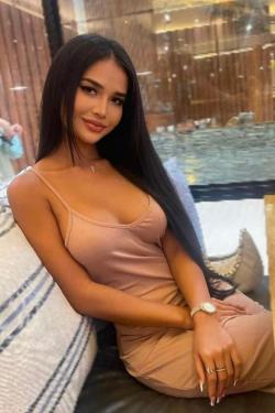 Escort - Morena latina jovencita de 23 años llamada Sandy, una escort preciosa para citas eróticas en Ibiza. Es delgada y sensual, tiene pechos naturales redonditos y firmes y tiene... - Foto Listado