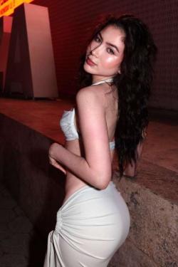 Escort -