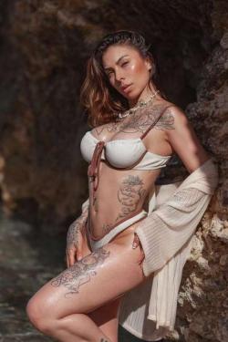 Escort -