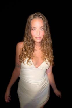 Escort -