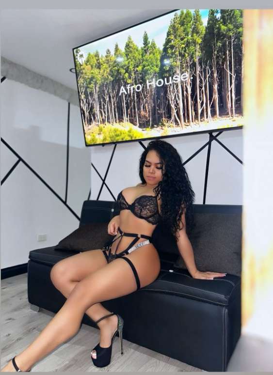 Escort Cristina - Ibizahoney - callgirl estilo latino - independiente / Vídeo / Marina Botafoch - en Ibiza 4