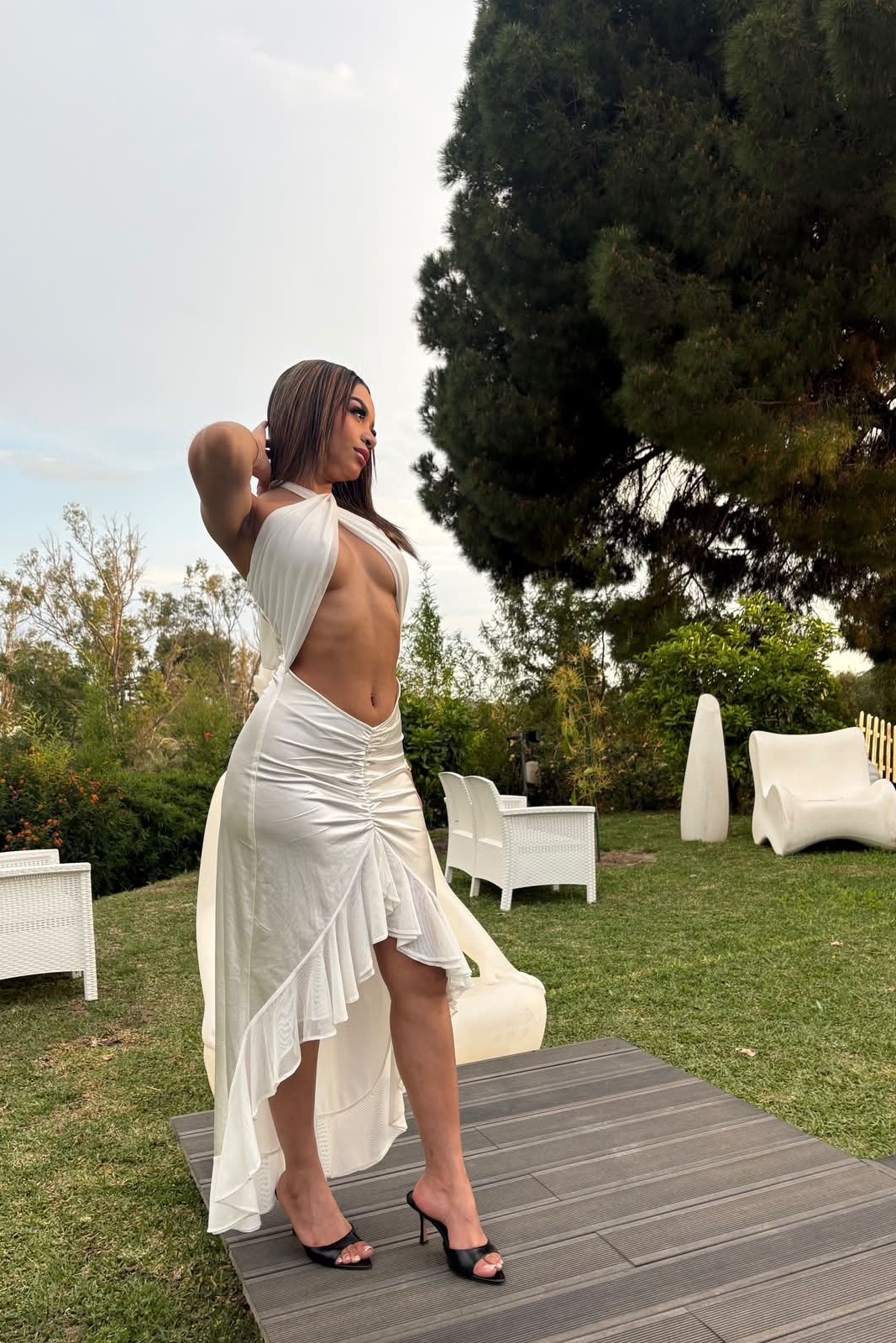 Escort Paulina - Ibizahoney - Descubre a Paulinha, una deslumbrante escort colombiana en Ibiza, cuya presencia irradia una energía tan cálida como el sol mediterráneo. Con 1,66m de pura gracia, Paulinha... - Galeria Vertical (2)