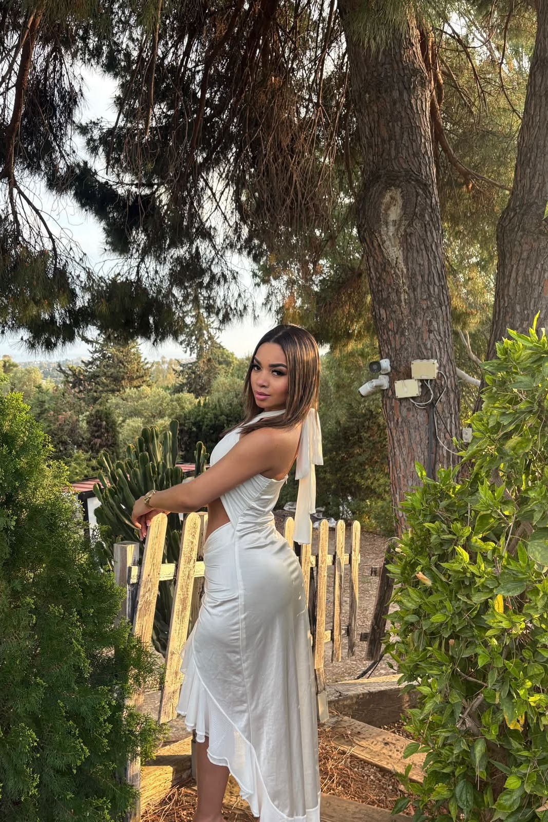 Escort Paulina - Ibizahoney - Descubre a Paulinha, una deslumbrante escort colombiana en Ibiza, cuya presencia irradia una energía tan cálida como el sol mediterráneo. Con 1,66m de pura gracia, Paulinha... - Galeria Vertical (6)