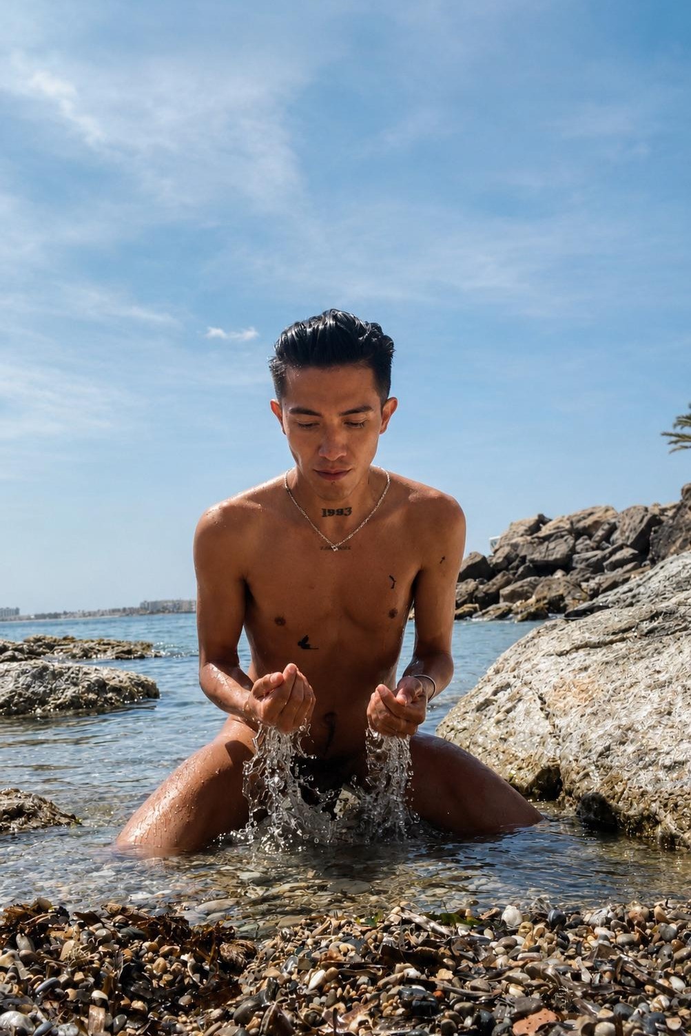 Escort Oliver - Ibizahoney - Descubre a Oliver, un joven encantador y escort masculino gay en Ibiza, que llega desde Estados Unidos para ofrecerte una compañía verdaderamente especial. Con tan solo 26 años... - Galeria Vertical (5)