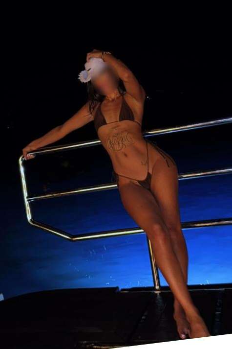 Escort Georgina - Ibizahoney - Get ready to meet Georgina, the Spanish exquisiteness that comes to San Jordi, Ibiza, to transform your expectations. To his 22 years, Georgina embodies sophistication and innate... - Galeria Vertical (1)