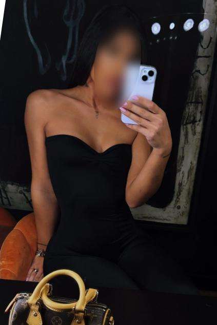 Escort Georgina - Ibizahoney - Get ready to meet Georgina, the Spanish exquisiteness that comes to San Jordi, Ibiza, to transform your expectations. To his 22 years, Georgina embodies sophistication and innate... - Galeria Vertical (2)