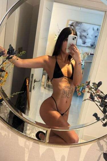Escort Georgina - Ibizahoney - Get ready to meet Georgina, the Spanish exquisiteness that comes to San Jordi, Ibiza, to transform your expectations. To his 22 years, Georgina embodies sophistication and innate... - Galeria Vertical (4)