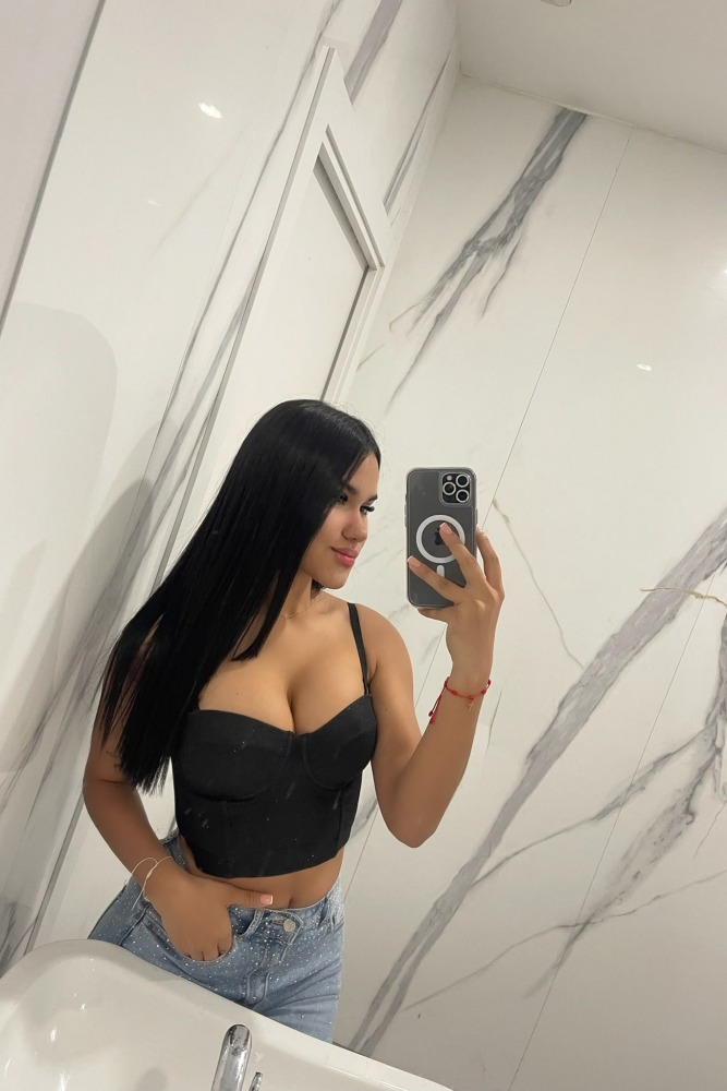 Escort Venecia - Ibizahoney - Get ready to meet Venice, the essence of Argentine passion what awaits you in your luxury villa in Sa Carroca, Ibiza. At only 23 years old, this 1.69m tall jewel is the... - Galeria Vertical (6)