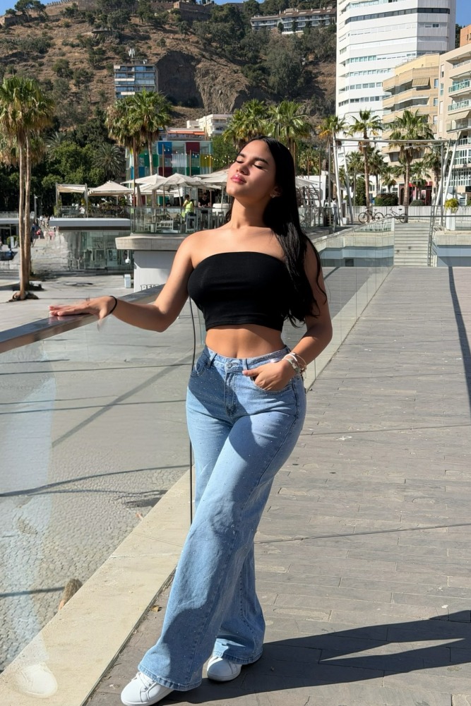 Escort Venecia - Ibizahoney - Get ready to meet Venice, the essence of Argentine passion what awaits you in your luxury villa in Sa Carroca, Ibiza. At only 23 years old, this 1.69m tall jewel is the... - Galeria Vertical (7)