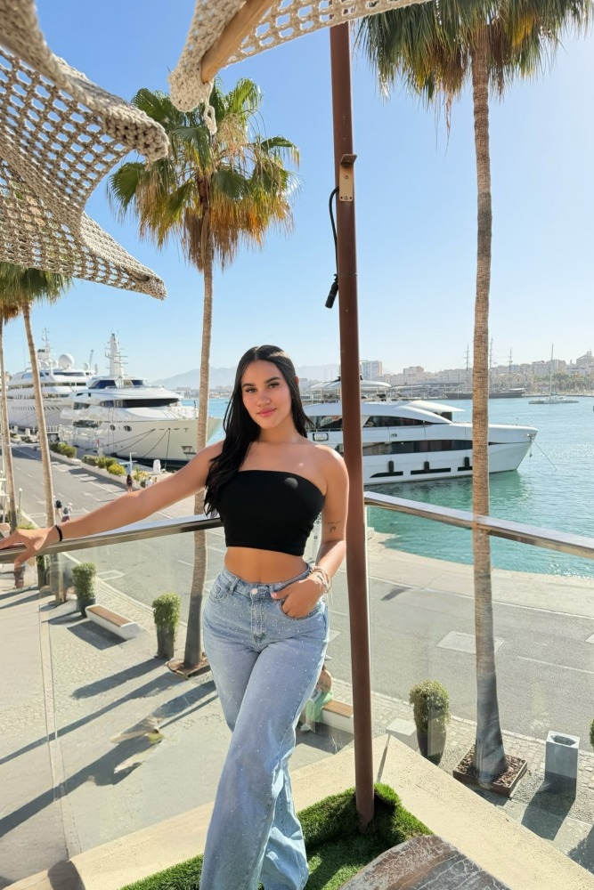 Escort Venecia - Ibizahoney - Get ready to meet Venice, the essence of Argentine passion what awaits you in your luxury villa in Sa Carroca, Ibiza. At only 23 years old, this 1.69m tall jewel is the... - Galeria Vertical (8)