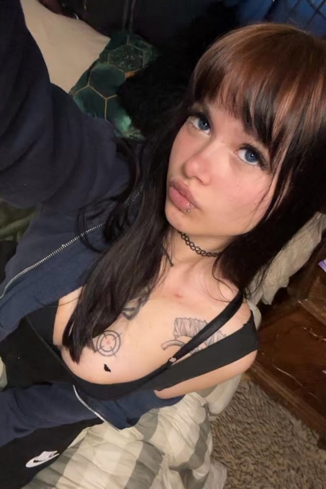Escort Sasha - Ibizahoney - Déjate envolver por el encanto de Sasha, una vibrante escort venezolana en Ibiza que, a sus 26 años, llega para iluminar la isla con su espíritu cálido y su innegable belleza. Con... - Galeria Vertical (4)