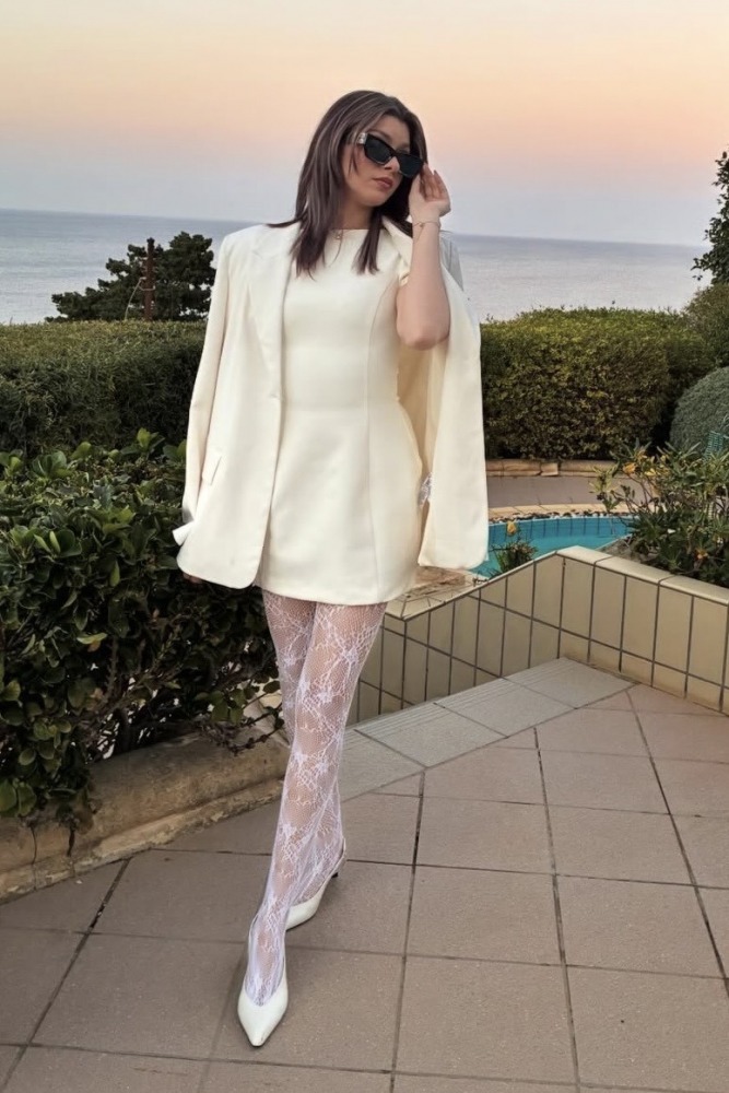 Escort Laura - Ibizahoney - Discover Laura, a radiant escort in Ibiza that, with his 24 years and the innate charm of being spanish, arrives to illuminate your days and nights on the island.At 165 cm tall... - Galeria Vertical (6)