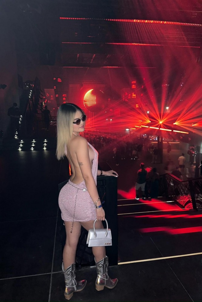 Escort Chloe - Ibizahoney - Dicen que el secreto de Ibiza se esconde en sus rincones más íntimos, y en San Jordi, cerca de Sa Carroca, te espera una de esas maravillas. Ella es Chloe, una joven latina que a... - Galeria Vertical (3)