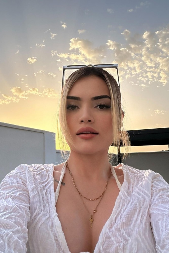 Escort Chloe - Ibizahoney - Dicen que el secreto de Ibiza se esconde en sus rincones más íntimos, y en San Jordi, cerca de Sa Carroca, te espera una de esas maravillas. Ella es Chloe, una joven latina que a... - Galeria Vertical (7)