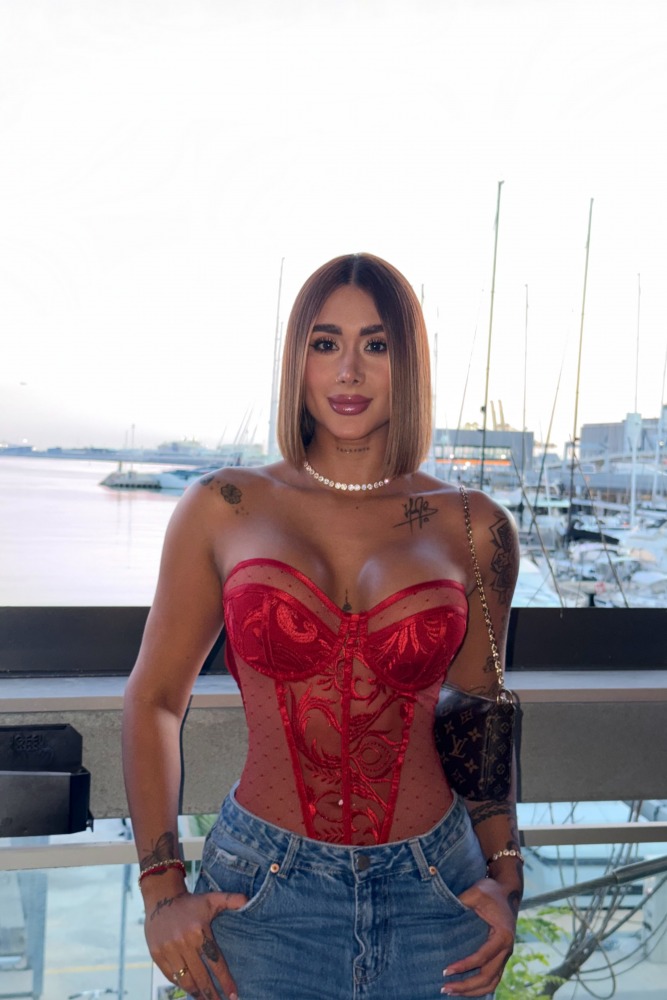Escort Isis - Ibizahoney - Let yourself get to know Isis, a beautiful and young Colombian who has reached Ibiza to live an unforgettable experience. With 27 years and a height of 170cm, Isis is the... - Galeria Vertical (9)