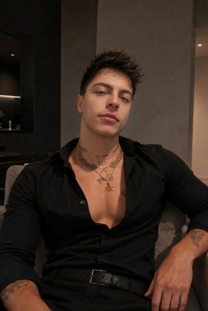 Escort Liam - Ibizahoney - escort elegant portrait - Young Colombian boy in the Playa den Bossa... - in Ibiza 1