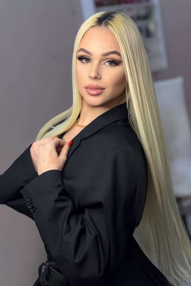 Escort Kimberly - Ibizahoney - callgirl look sensual - Rubia hermosa brasileña en Playa den Bossa - en Ibiza 2