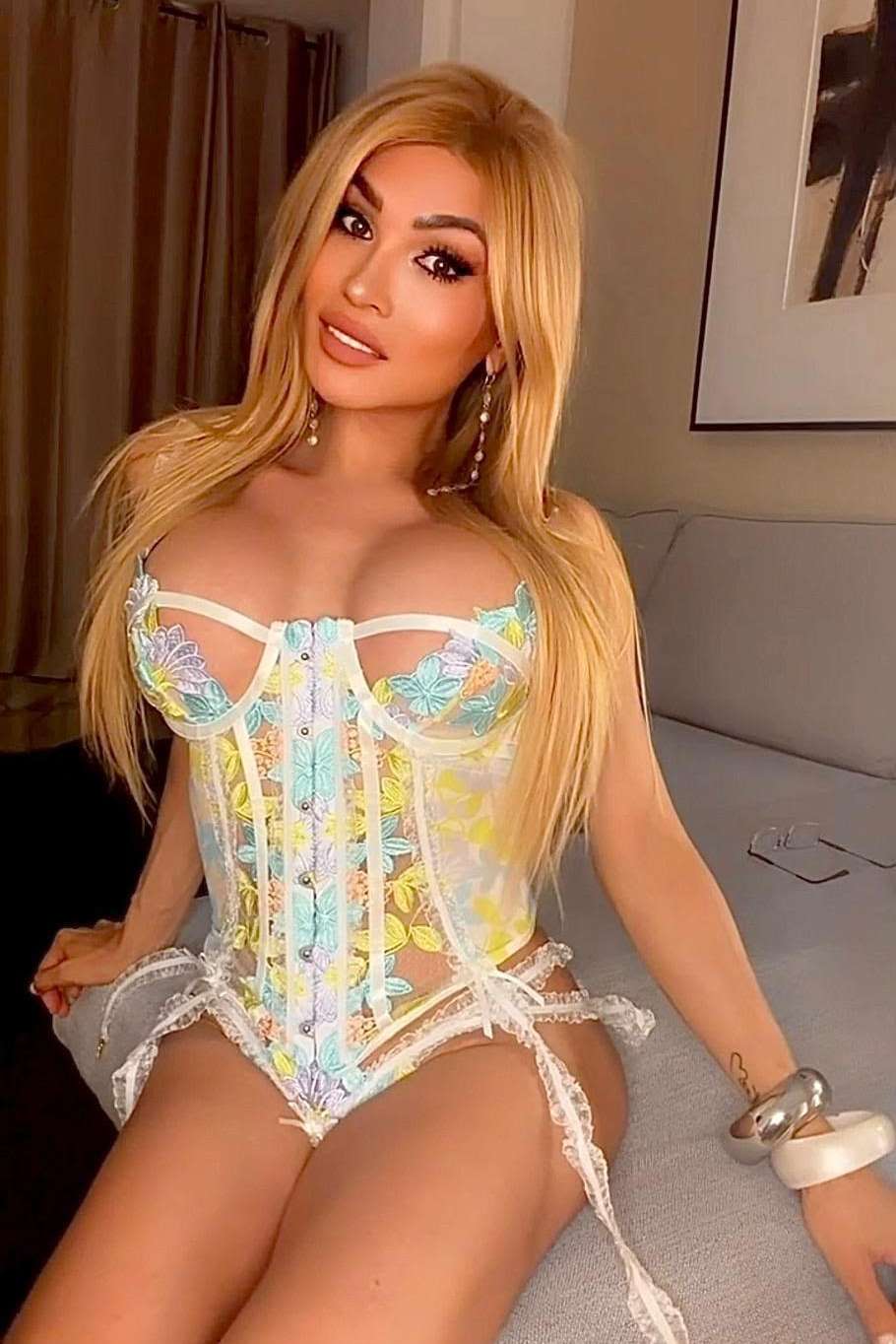 Escort Irina - Ibizahoney - escort elegant portrait - Pretty Latina tranny in the port of Ibiza... - in Ibiza 1