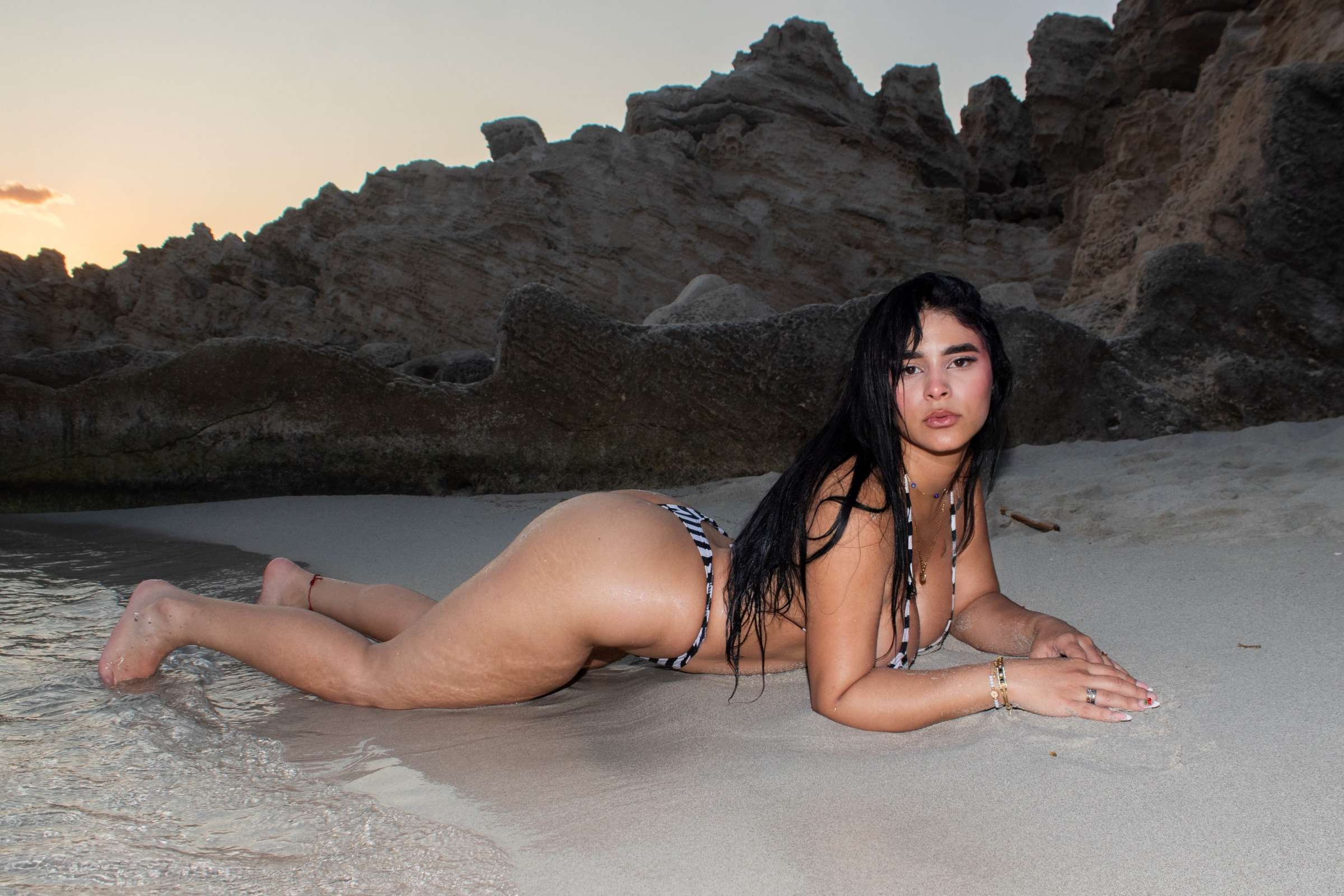 Escort Gisele - Ibizahoney - escort posado natural - Sexy tetona latina para encuentros en Play... - en Ibiza 11