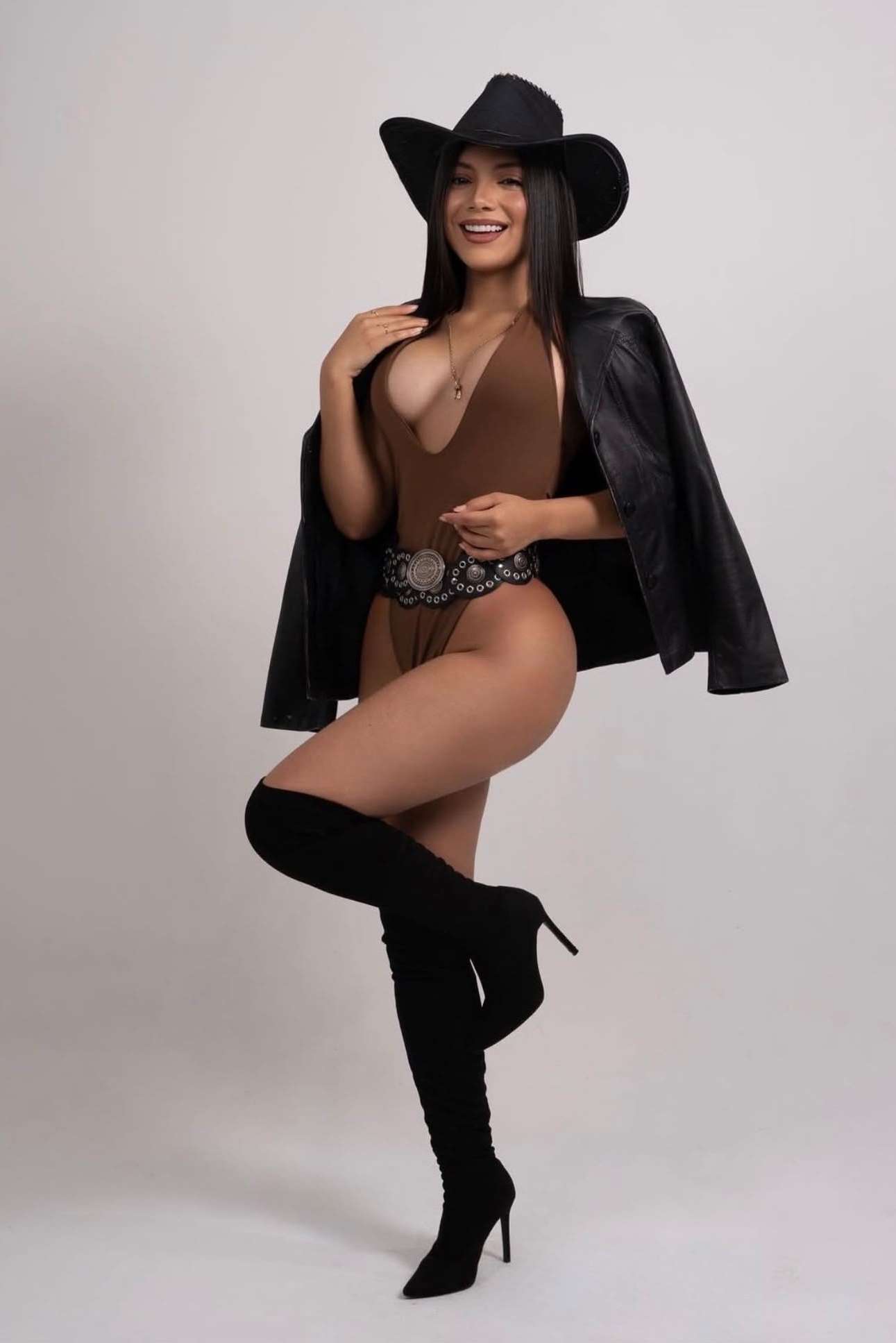 Escort Luna - Ibizahoney - callgirl estilo latino - Sexy venezolana en Marina Botafoch - en Ibiza 4