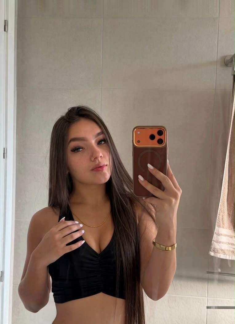 Escort Barbi - Ibizahoney - escort retrato elegante - Latina de ojos azules en una villa de lujo... - en Ibiza 1
