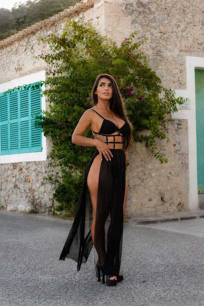 Escort Anabel - Ibizahoney - callgirl look sensual - Española morena y alta en Playa den Bossa - en Ibiza 2