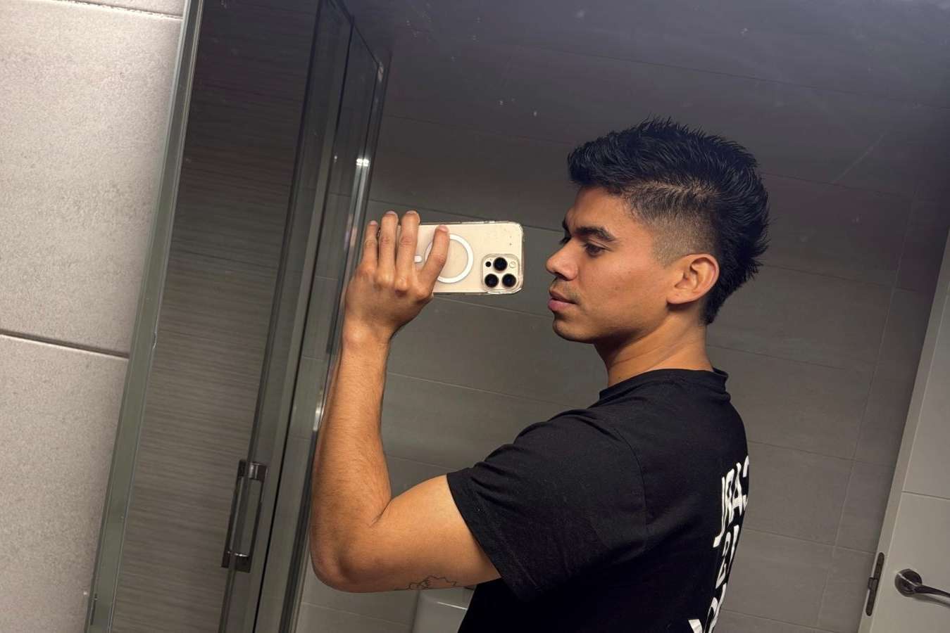 Escort Andrés - Ibizahoney - callgirl sensual look - Relaxation massages and slow company - in Ibiza 2