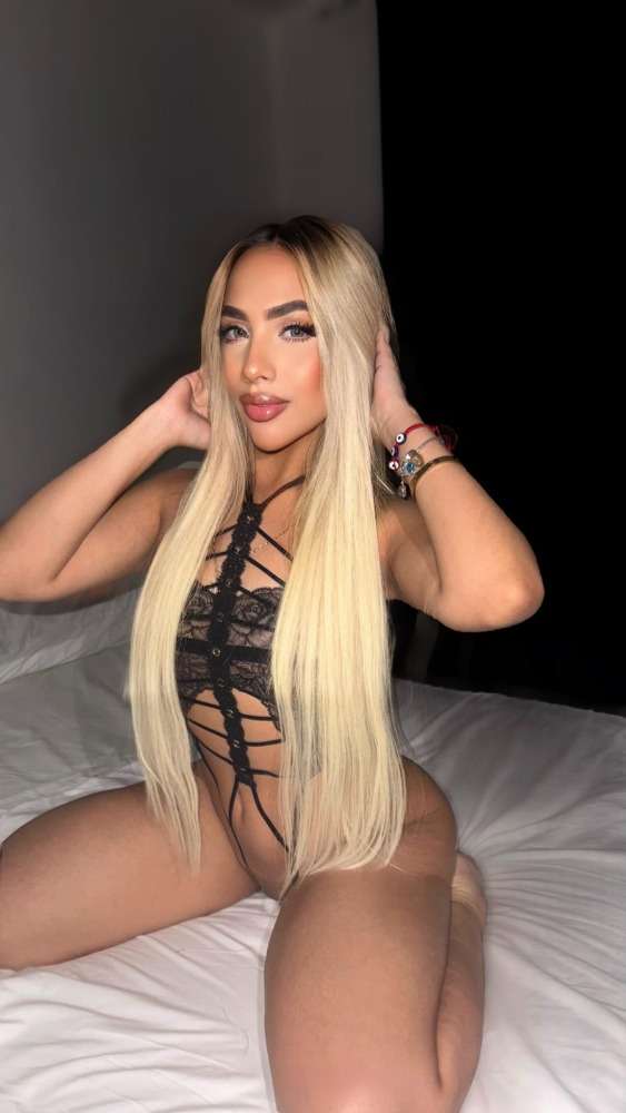 Escort Zoe - Ibizahoney - escort gallery image - Blonde Colombian with a very sensual mouth... - in Ibiza 13