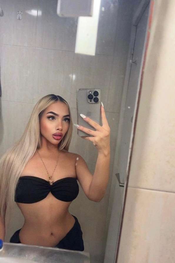 Escort Zoe - Ibizahoney - escort gallery image - Blonde Colombian with a very sensual mouth... - in Ibiza 5